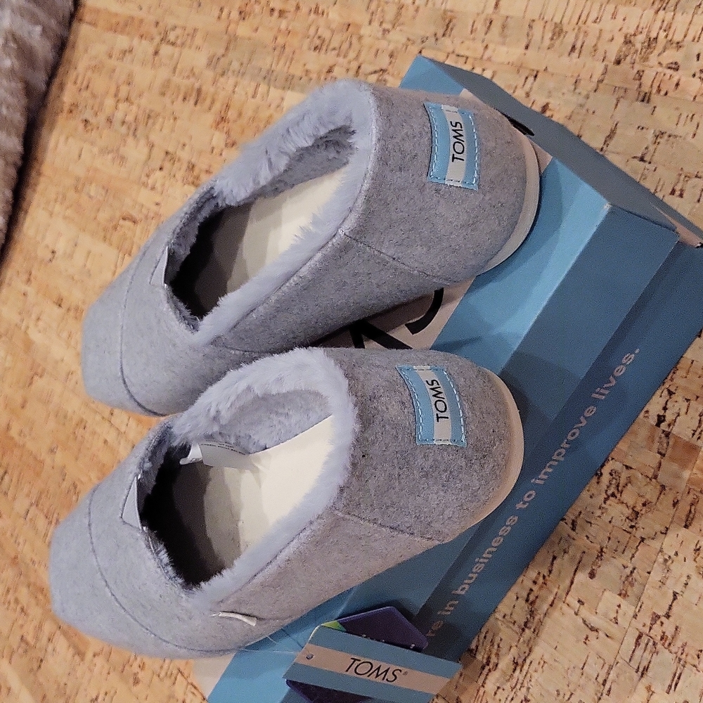 TOMS Alpargata Natural Felt Slipper Shoes with Faux Fur Lining Nwt. - Picture 3 of 3